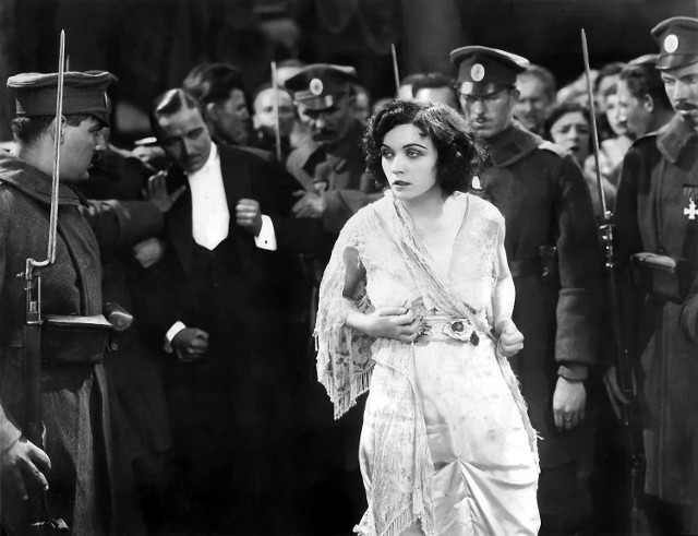 Pola Negri uchodziła za ikonę kina niemego i symbol seksu lat 20. Polka podbiła Hollywood i rozkochała w sobie największe gwiazdy