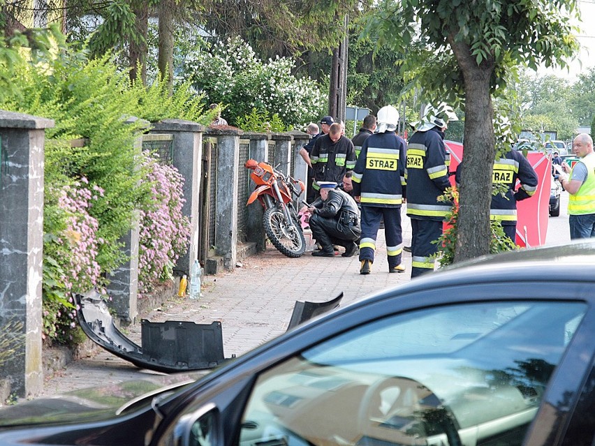 Pierwsi reanimowali kobietę strażacy z OSP Łasin....