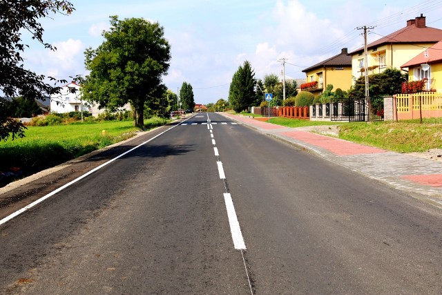 Długość przebudowanego odcinka drogi w Pęcławicach wynosi 995 metrów.