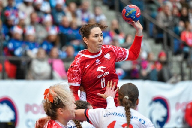 Monika Kobylińska jest najbardziej doświadczoną zawodniczką w naszej drużynie narodowej, w której wystąpiła 97 razy, strzelając 329 goli. To już czwarty mundial rozgrywającej CSM Bukareszt