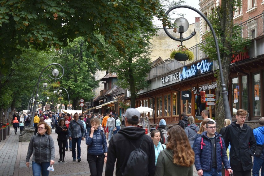 Zakopane. Słabe wakacje? Zobaczcie te tłumy na Krupówkach [15.07.2020]