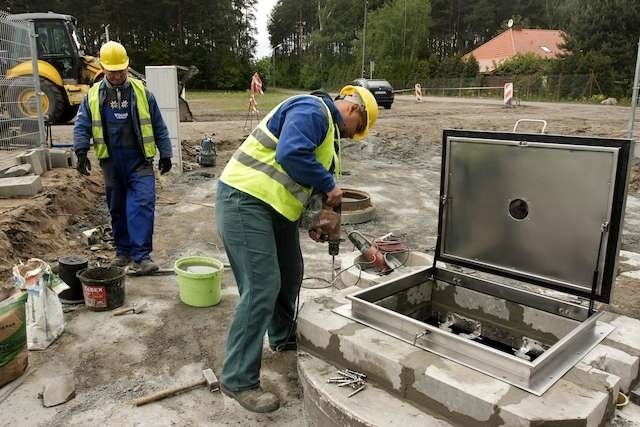 Do końca czerwca ma potrwać budowa wodociągu i kanalizacji sanitarnej na kilku ulicach w Osielsku. W ramach inwestycji zaplanowano uruchomienie jednej przepompowni ścieków - powstaje ona przy ul. Chabrowej