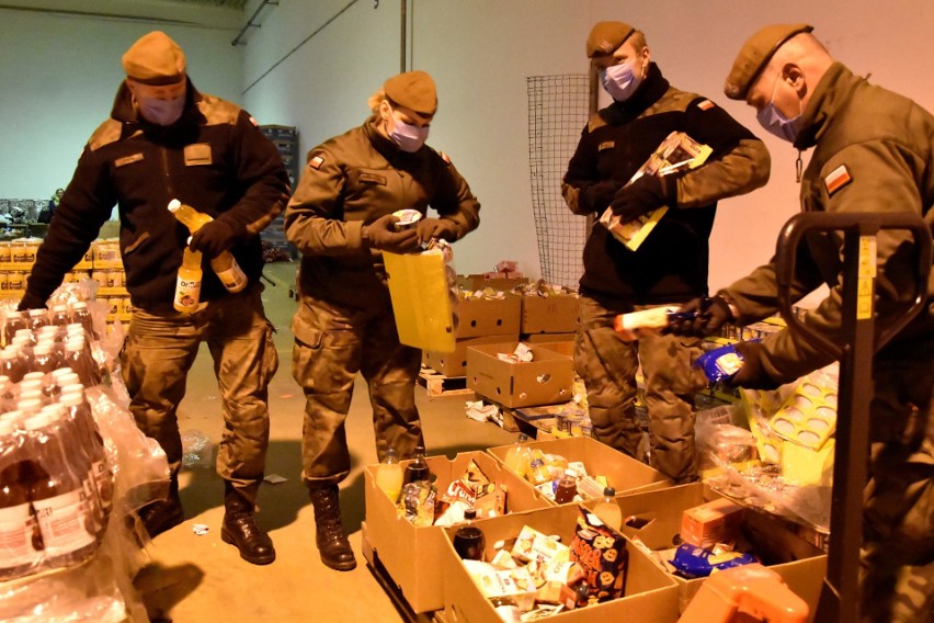 150 żołnierzy Wojsk Obrony Terytorialnej walczą na pierwszej linii z koronawirusem. Dowożą żywność, leki, respiratory (ZDJĘCIA, WIDEO) 