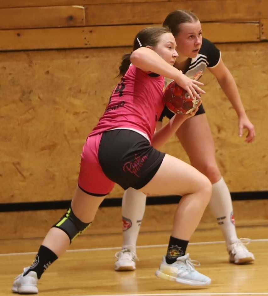 1. liga piłkarek ręcznych. Druga wygrana Suzuki Korony Handball Kielce. Debiuty Islandki i 14-latki