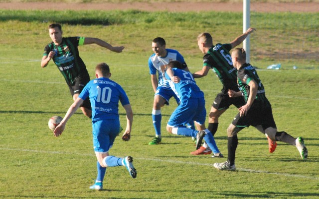 Piłkarze Staru wygrali mecz na szczycie z Łagowem 2:0.