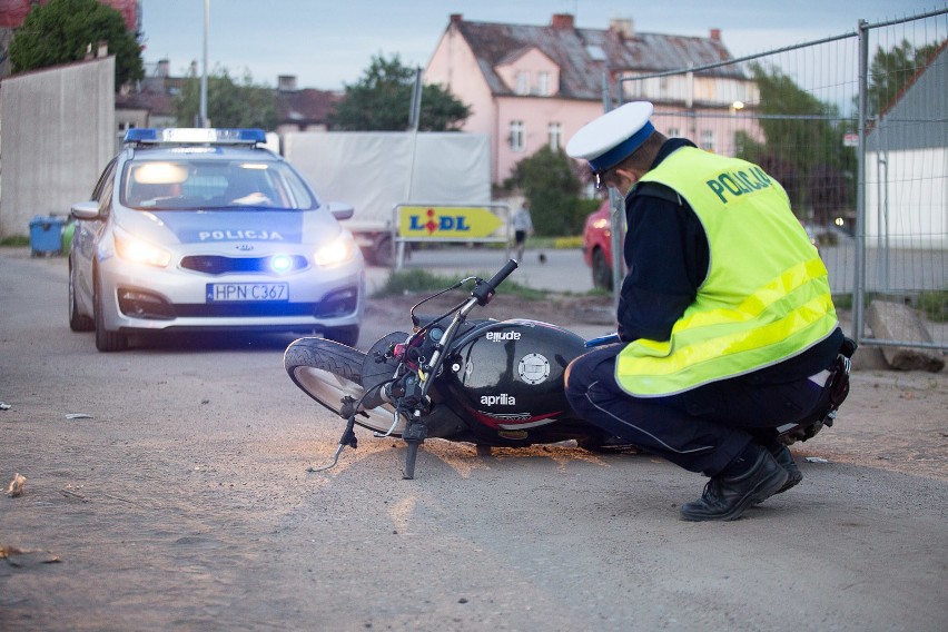 Policyjny pościg za motocyklistą. Uciekał bo miał zakaz prowadzenia (zdjęcia)