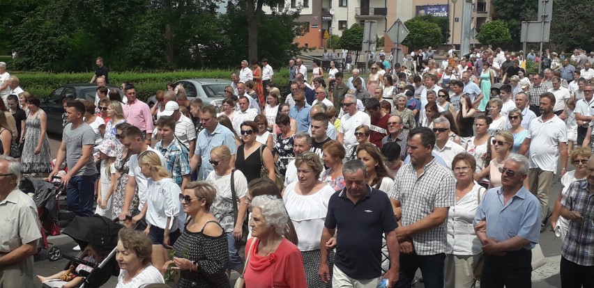 Ostrołęka. Boże Ciało 2019. Procesja w parafii pw. Nawiedzenia NMP (fara) - 20.06.2019 [ZDJĘCIA, WIDEO]