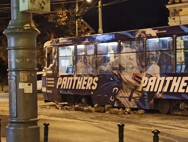 Wykolejenie tramwaju koło Opery Wrocławskiej 3.11.2022