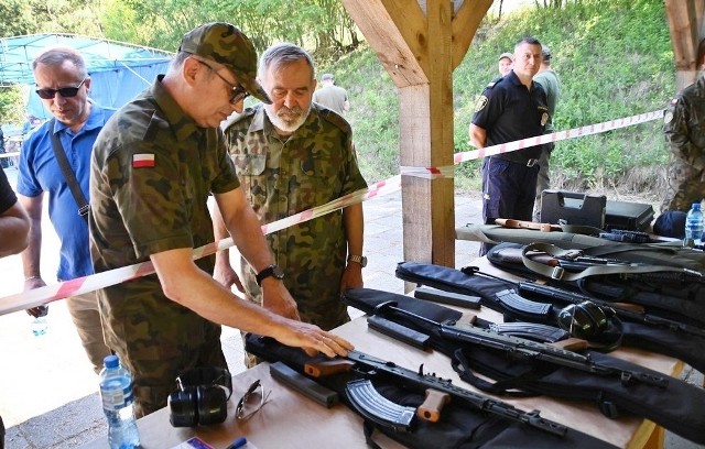 Już w czerwcu - z okazji 60-lecia KŻR LOK w Nakle - zorganizowano na strzelnicy w Paterku turniej strzelecki dla służb mundurowych.