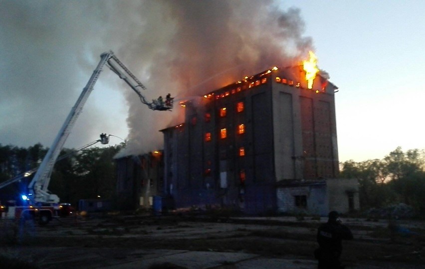 Poznań: Wielki pożar starego młyna na Nadolniku