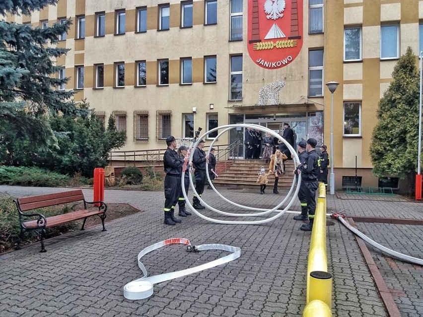 Piękną uroczystość zorganizowano przed Urzędem Miejskim w...