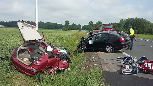 W tragicznym wypadku niedaleko Chełmży zginęły dwie osoby.