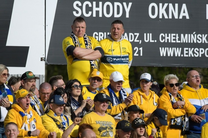 Liczna grupa kibiców wspierała żużlowców Motoru Lublin w Grudziądzu. Zobacz nasze zdjęcia