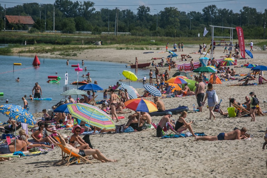 Nowe kąpielisko pod Krakowem coraz popularniejsze [ZDJĘCIA]