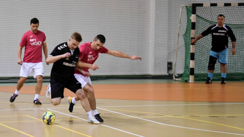 Ciekawe mecze w drugiej kolejce Kieleckiej Ligi Futsalu. Tylko dwie drużyny mają na koncie komplet zwycięstw [DUŻO ZDJĘĆ]