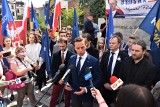 Krzysztof Bosak w Opolu. Tłum na wiecu kandydata Konfederacji na prezydenta. "PiS i Andrzej Duda w sprawie LGBT to konserwatyzm medialny"
