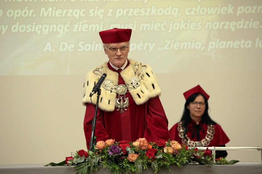 Inauguracja na Uniwersytecie Jana Kochanowskiego w Kielcach inna niż zazwyczaj (ZDJĘCIA, ZAPIS TRANSMISJI)