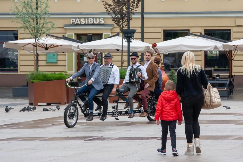 Orkiestra Na Dużym Rowerze to muzyczny projekt Miejskiego...