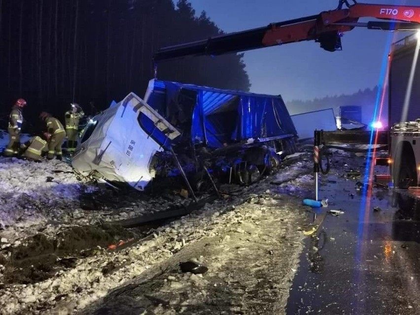 Wypadek tira na S1 w Dąbrowie Górniczej. Droga była...