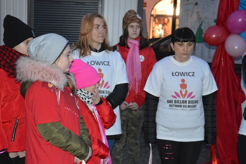 Na Nowym Rynku w Łowiczu tańczyli przeciwko przemocy [Zdjęcia]