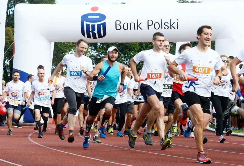 2.177 – tyle okrążeń stadionu lekkoatletycznego w Zielonej...