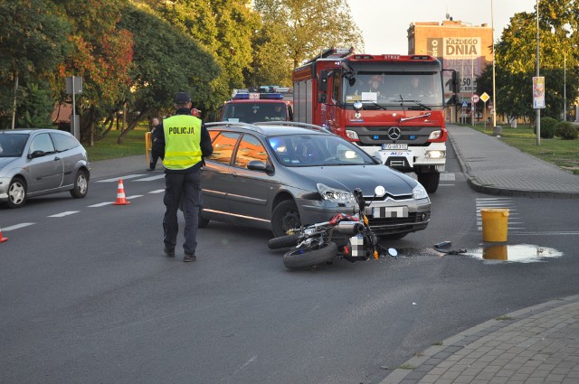 To wypadek, który wydarzył się na tym skrzyżowaniu we wrześniu 2015. Od tego czasu w tym miejscu nic się nie zmieniło.