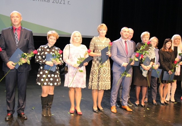 Dzień Edukacji Narodowej w dąbrowskim Pałacu Kultury Zagłębia Zobacz kolejne zdjęcia/plansze. Przesuwaj zdjęcia w prawo - naciśnij strzałkę lub przycisk NASTĘPNE