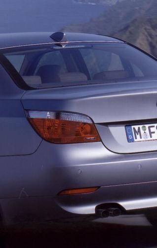 Fot. BMW: Dwustopniowe światła &#8220;stop&#8221; w BMW. Gdy włączy się układ ABS lub układ wspomagania nagłego hamowania, powierzchnia świateł &#8220;stop&#8221; ulega samoczynnemu zwiększeniu. Ma to poinformować kierowców jadących z tyłu o intensywnym h