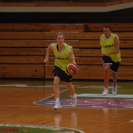 Samantha Richards Ma 25 lat, 167 cm wzrostu. Australijska rozgrywająca pochodzi z Melbourne. Przez siedem lat grała w Dandenong Rangers, a ostatni sezon spędziła w Perth Lynx. Reprezentantka kraju U-18 i U-20.