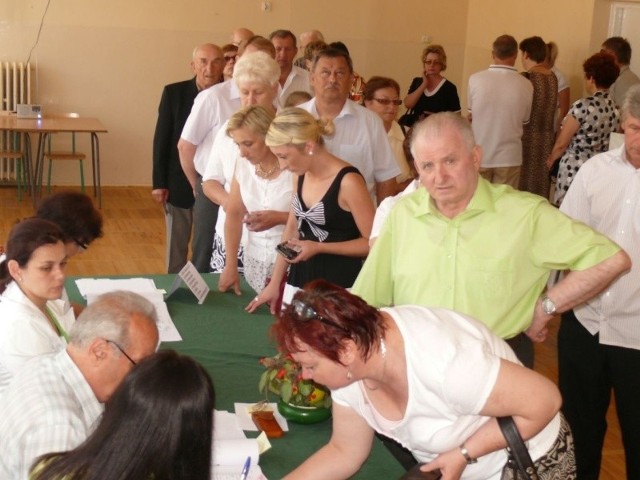 Najwięcej wyborców przychodziło na głosowanie po mszach świętych. W lokalu w Stalowej Woli przy ulicy Niezłomnych.