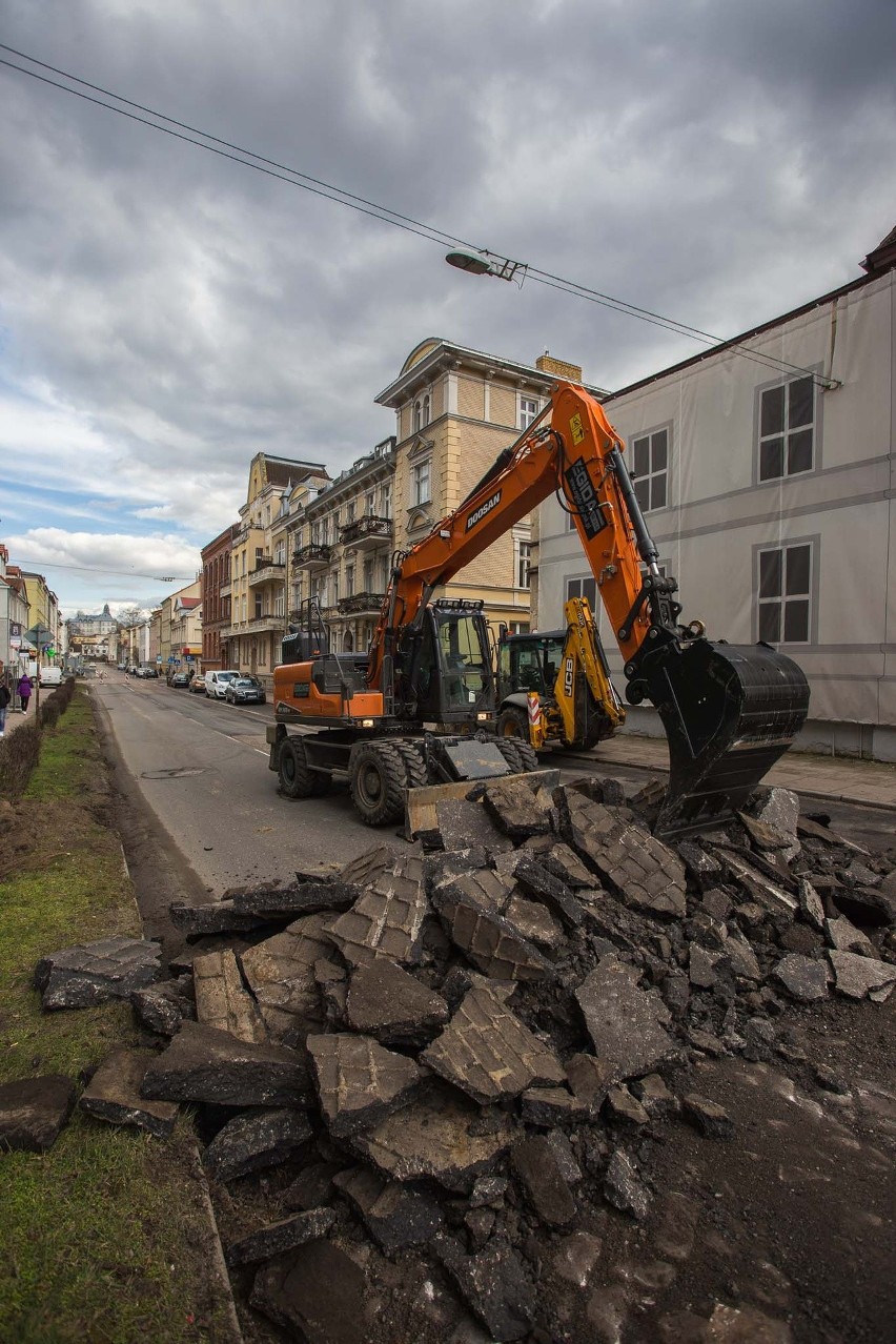 Rozpoczął się remont ulicy Armii Krajowej w Słupsku.