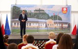 Premier Morawiecki na inauguracji roku szkolnego 2021/2022 w Szkole Podstawowej w Branicy Radzyńskiej. Zobacz