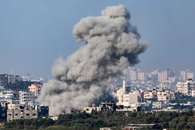 Brygady Al Kasam, bojowe skrzydło Hamasu, tylko w ciągu wtorku przyznały się do 26 ataków moździerzowych i rakietowych.