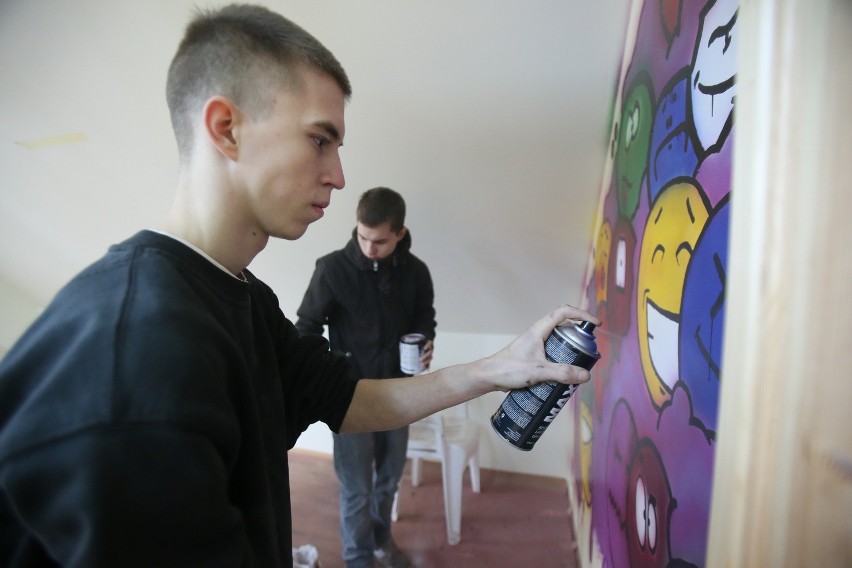 Grafficiarze malują siedzibę wolontariuszy w Chorzowie [ZDJĘCIA]