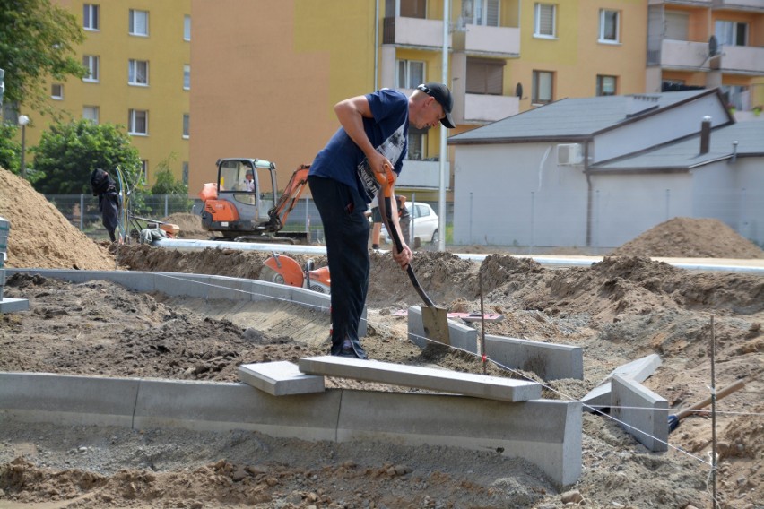 Plac budowy przy sępoleńskim LO skontrolowali osobiście obaj...
