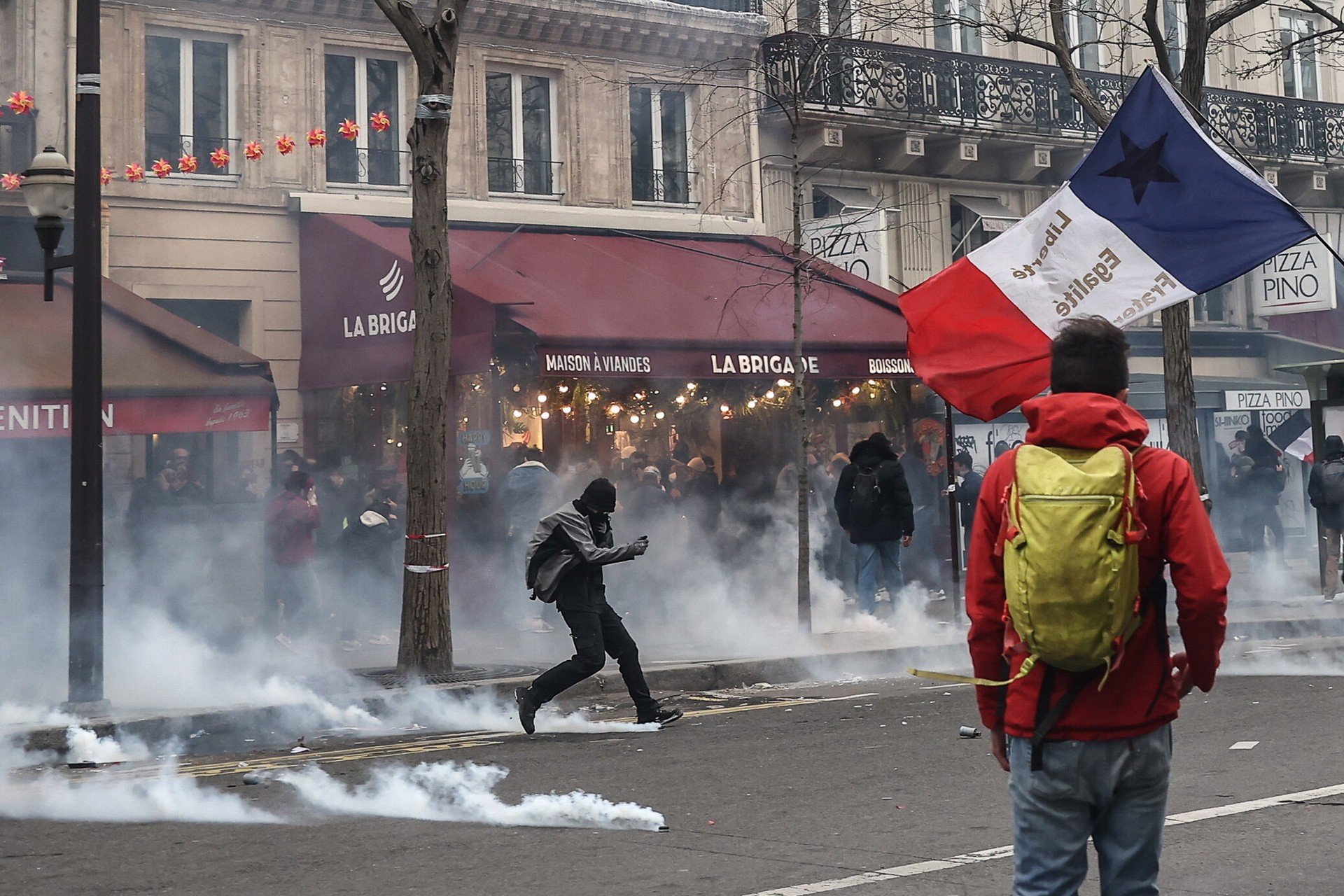 Émeutes en France.  Les internautes comparent le pays à un mème populaire – VIDEO