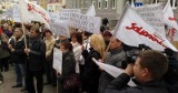 Protest przed siedzibą NFZ. Trumna i wieniec - ostatnie pożegnanie szpitala. (wideo, zdjęcia)
