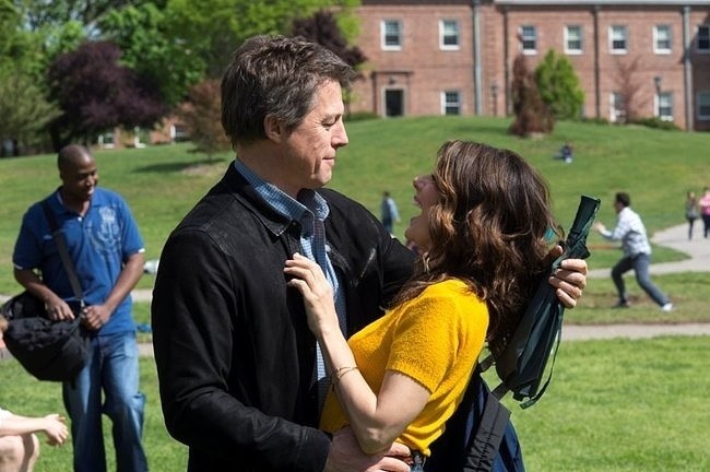 Hugh Grant i Marisa Tomei w komedii "Scenariusz na miłość"...