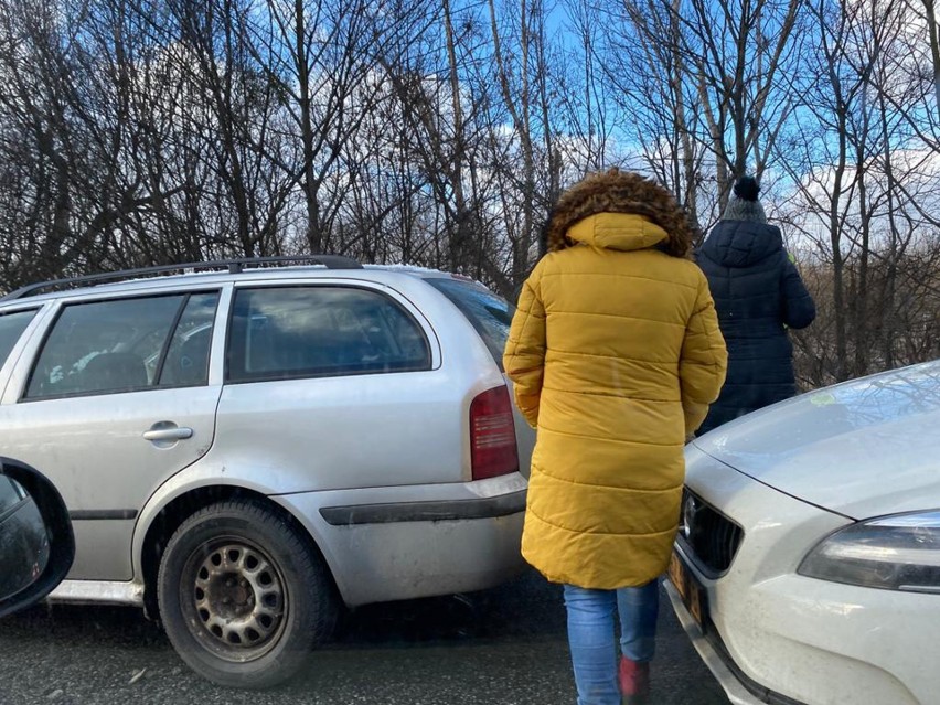 Wypadek na al. Karkonoskiej ii potężne korki na wyjeździe z...