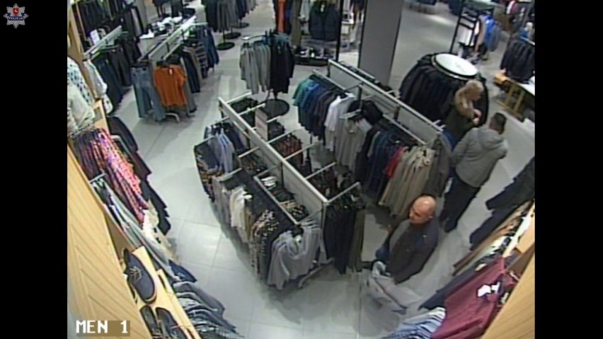 Okradli sklep odzieżowy przy ul. Witosa (ZDJĘCIA, WIDEO)