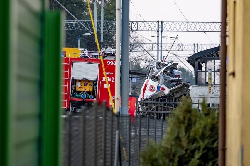 Pociąg z Katowic uderzył w karetkę. Tragiczny wypadek w...