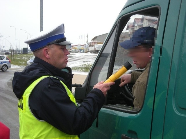 Policjanci kontrolowali nowym urządzeniem Alcoblow