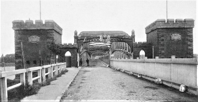 Widok od strony miasta na most zbudowany w 1893 roku.