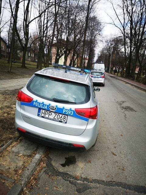 Pani sędzia z Zawiercia wjechała w drzewo swoim samochodem i...