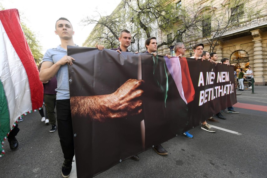 Węgry: antyrządowa demonstracja w Budapeszcie. "Unio, przygotuj się na uchodźców z Węgier" [ZDJĘCIA]