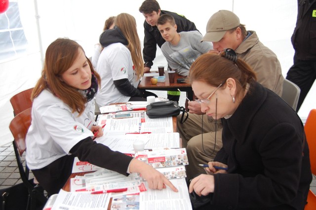 Jesienią akcję oddawania krwi i rejestracji dawców szpiku zorganizowano na Szubińskim rynku, w ramach "Dnia dla Życia".