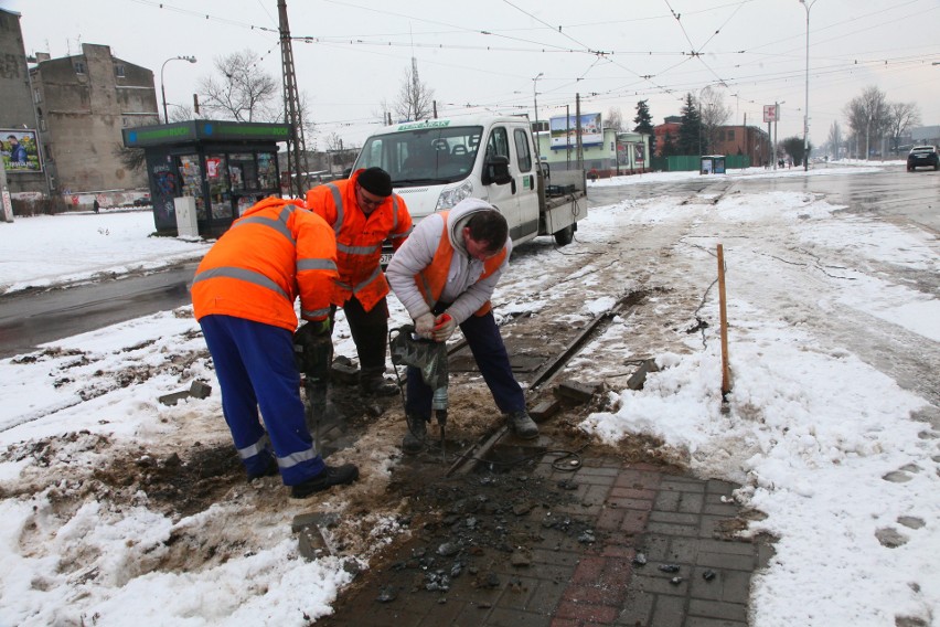 Ulicą Dąbrowskiego już nie przejedziesz. Ruszył remont na odcinku od ul. Rzgowskiej do ul. Kilińskiego