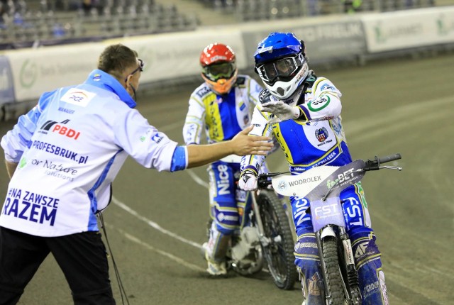 Daniel Kaczmarek (kask niebieski) wystąpi w Grand Prix Polski.