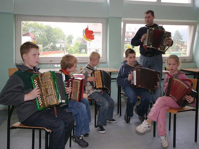 Jeleśnia: Rusza ognisko muzyczne braci Golców. Będą grać na regionalnych instrumentach