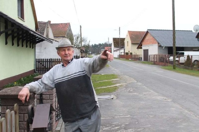 - Z naszej wsi wyjechało już tylu ludzi, że na mojej ulicy w promieniu 200 m zostałem jedynym chłopem - mówi Hubert Ochwat. - Pozostali siedzą za granicą.